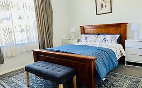 Upstairs Apartment In Dunedin Central